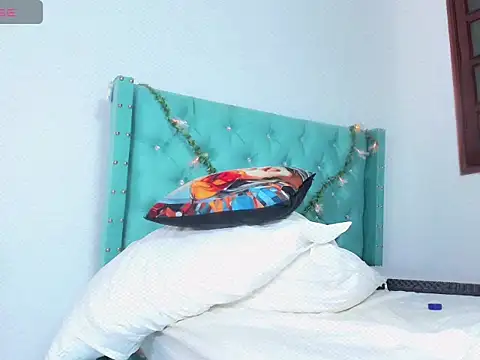 Snapshot of Alana_dreams08 chatting on October 1, 6:58 am Alana dreams08 online show from October 1, 6:58 am