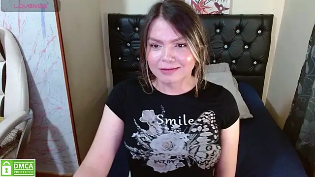 Snapshot of Cynthi-Sweet chatting on October 15, 9:59 pm Cynthi-Sweet online show from October 15, 9:59 pm