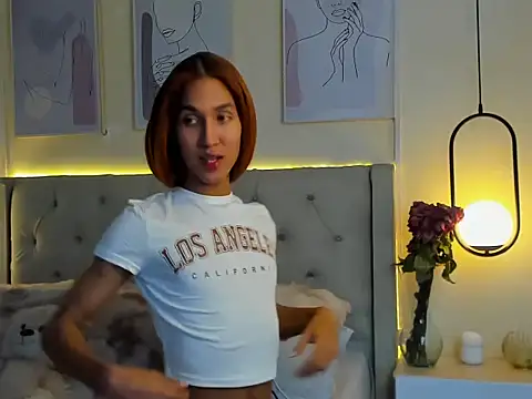 Chloe Celeste online show from October 29, 6:22 am