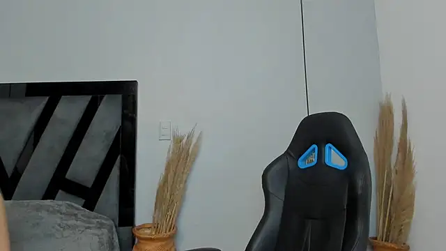 Amelia Brixton online show from December 20, 6:30 am