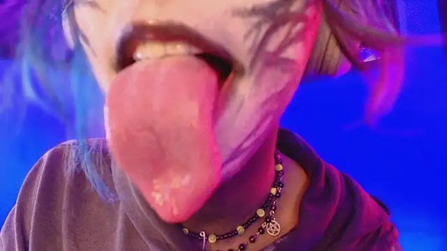 luxiel  online show from March 11, 11:20 pm