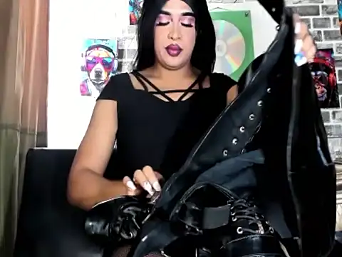 aurora russo  online show from December 18, 2:11 pm