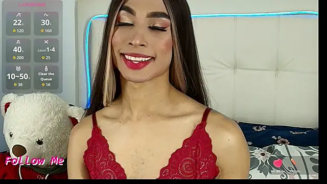 Daphne Hills online show from February 13, 6:37 pm