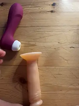 juri2003 online show from December 3, 7:45 am