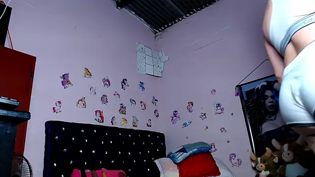 ShantalTsFox online show from April 9, 6:19 am