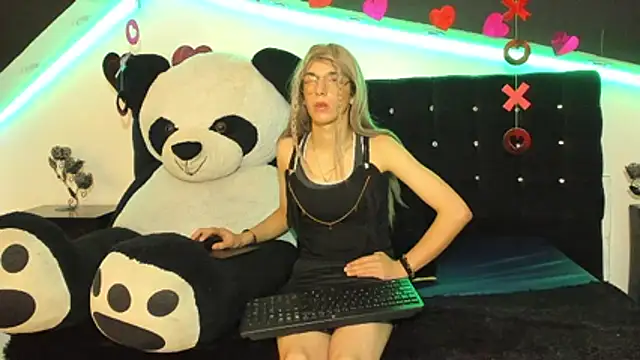 Lis Pearson online show from February 20, 5:25 am