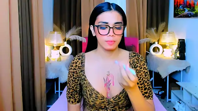 demsayhollywood555 online show from January 7, 3:32 am