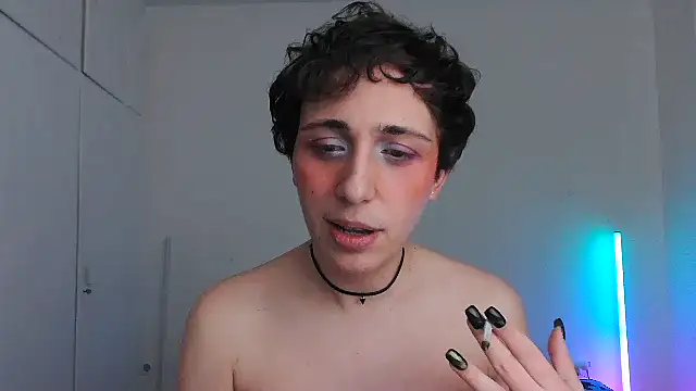 HoneyValentine online show from March 11, 8:35 pm