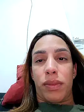 ofjuliaa online show from February 8, 3:01 am