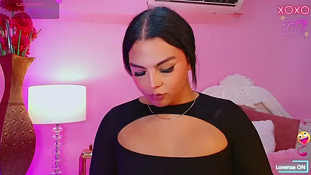 Maia Hotts online show from April 2, 9:02 pm