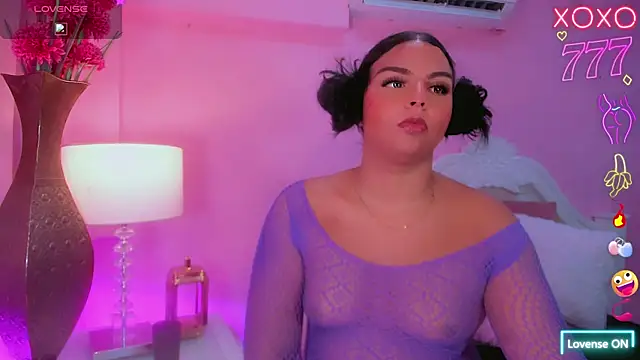 Maia Hotts online show from April 6, 8:20 pm