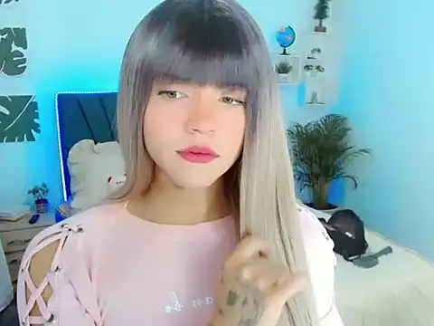 ZoeSchmmit online show from July 16, 8:04 pm