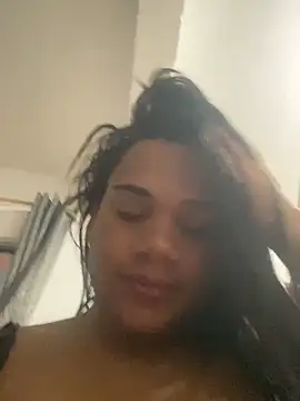 lavinyaalencar22 online show from February 4, 3:17 pm