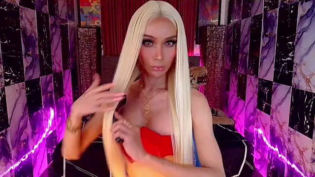 SeductiveSamanthaTS online show from April 6, 10:04 am