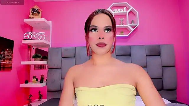 ManuelaJohnson online show from April 14, 12:43 pm