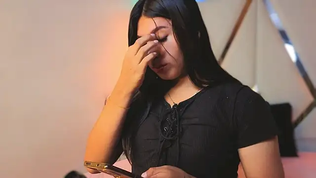 MeelFox online show from April 8, 1:01 pm