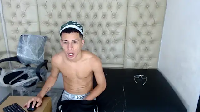 keiandrenne online show from February 19, 2:19 am