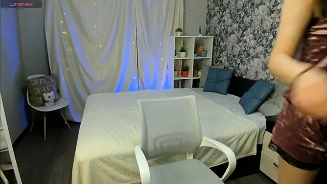 Coraline kitty online show from March 15, 6:05 am