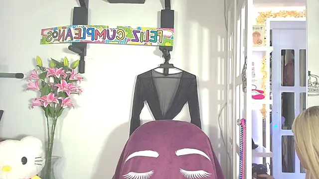 Yiyii online show from April 9, 9:10 pm