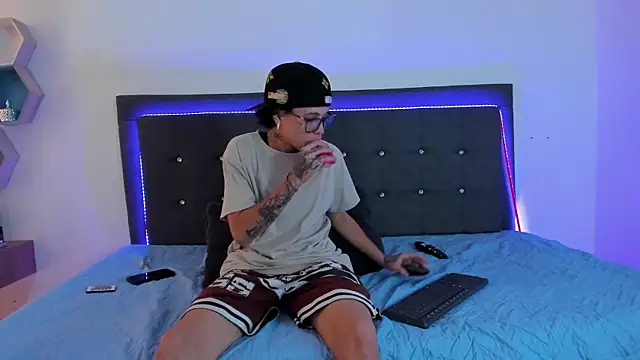 Ale cuzz online show from February 28, 6:14 pm