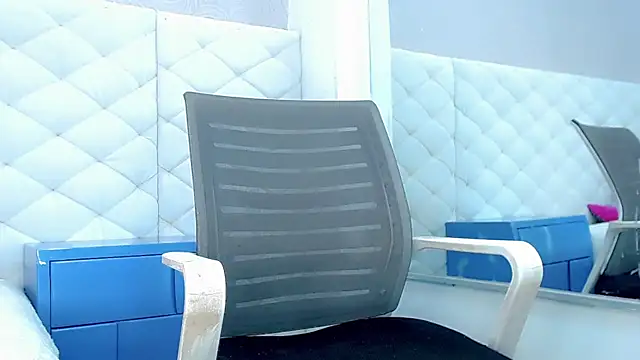 catriona queen16 online show from April 4, 7:39 am