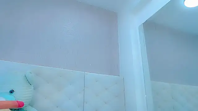 catriona queen16 online show from April 10, 6:52 am