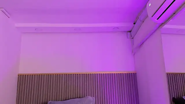 ashvalentine  online show from April 12, 8:01 pm