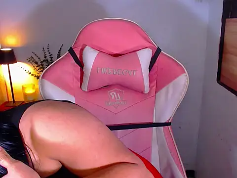 Zandralopez online show from April 18, 7:21 am