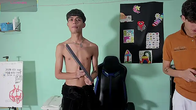 TYLERhHOT2005 online show from April 28, 2:27 am