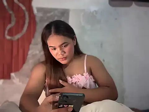 yourhotwild bella online show from April 16, 9:39 pm