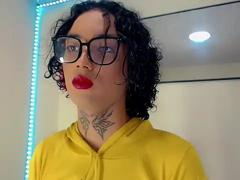Darianna A online show from April 24, 9:18 pm