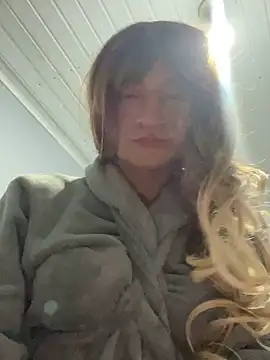 afayecd online show from April 29, 5:01 am