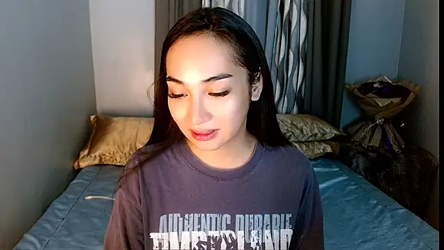 SweetLilly 18 online show from April 18, 3:19 am