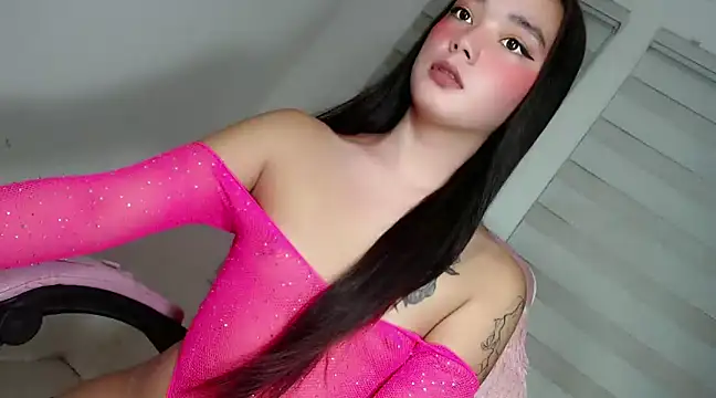 Lilbaddiebaexx online show from December 4, 9:51 pm