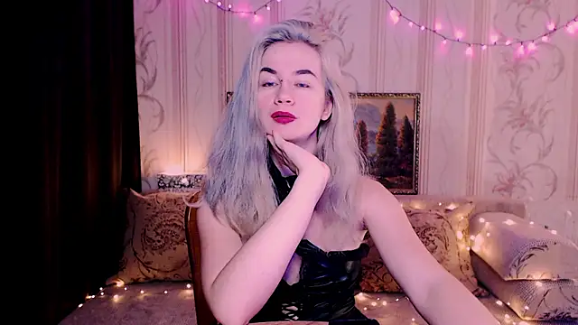 xxxcharismaaa online show from February 19, 4:42 am