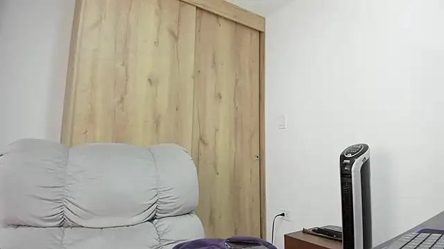 xspecialoomx online show from April 8, 7:59 pm