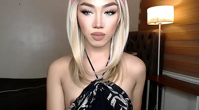 Snapshot of Local_Hoelyx chatting on March 2, 7:21 am Local Hoelyx online show from March 2, 7:21 am