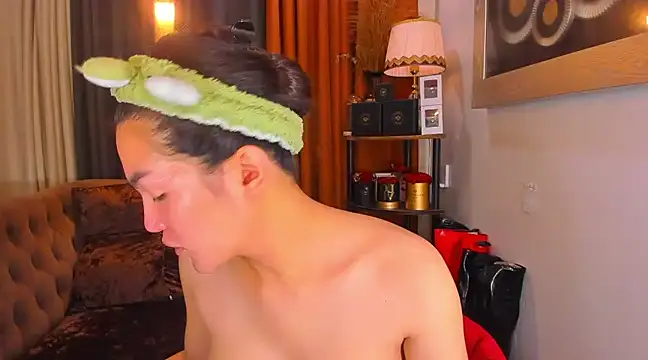 ChalanieFox online show from December 20, 9:17 pm