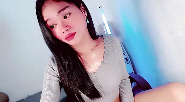 Snapshot of amomentoflust69 chatting on December 4, 4:15 am amomentoflust69 online show from December 4, 4:15 am