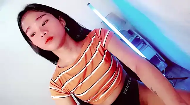 Snapshot of amomentoflust69 chatting on December 6, 5:36 am amomentoflust69 online show from December 6, 5:36 am