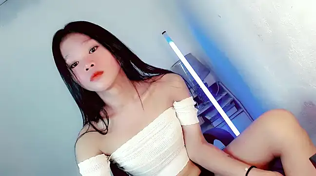 Snapshot of amomentoflust69 chatting on February 13, 3:23 am amomentoflust69 online show from February 13, 3:23 am