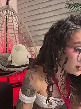 Samantha Bernardo online show from April 5, 4:43 am