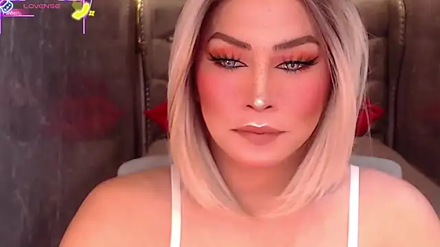 QUEEN GIAMOORE69 online show from September 22, 6:35 pm