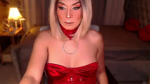 QUEEN GIAMOORE69 online show from May 17, 8:30 pm