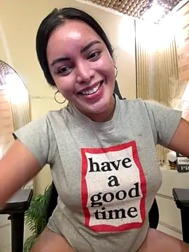 HotstuffCherrySummer online show from November 5, 7:30 am