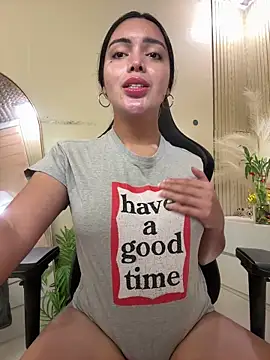 HotstuffCherrySummer online show from February 7, 9:37 am