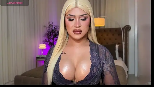 Your Majesty Tyra online show from November 2, 6:11 am