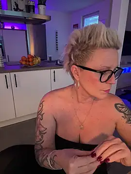 German Milf online show from December 19, 2:55 pm