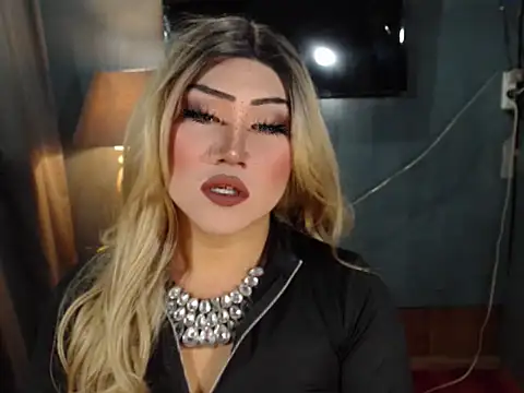 BlackAlison online show from April 14, 5:07 pm