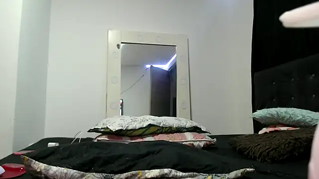 Snapshot of dolcemacca chatting on January 21, 4:00 am dolcemacca online show from January 21, 4:00 am